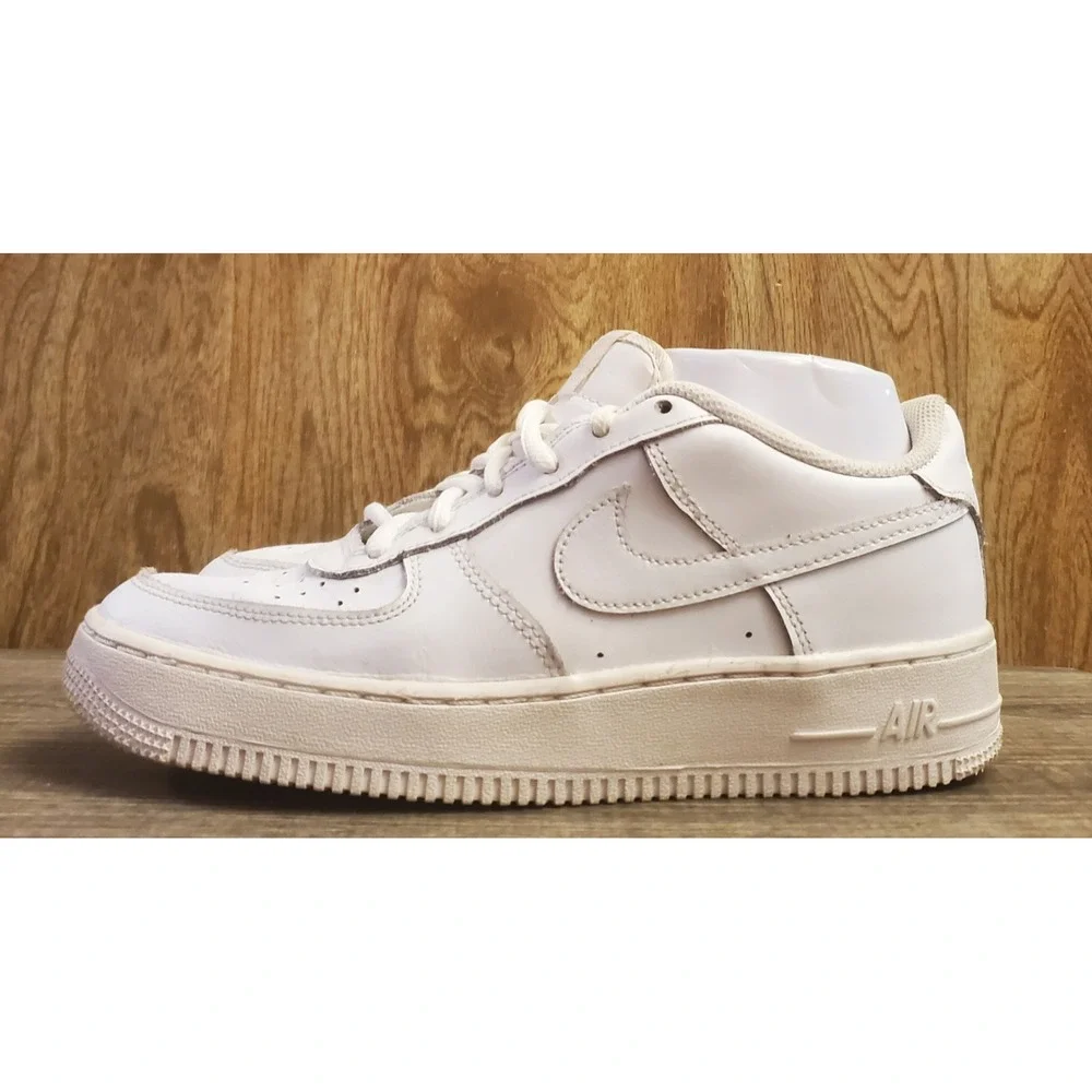 Nike Air Force 1 Low Classic Leather Sneakers Youth Size 6Y‎ Triple White